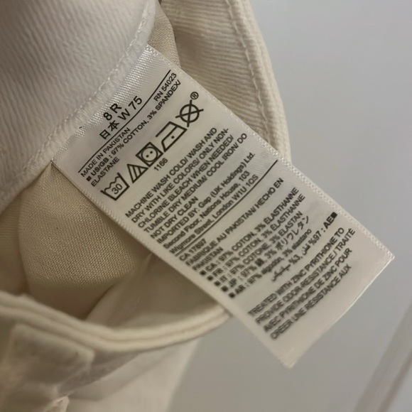 GAP White Denim Girlfriend Shorts with Cuffed Leg (Size 8) - Picture 4 of 4